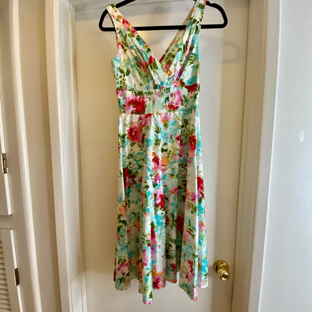Stop Staring floral dress - size medium. Looks so gorgeous on, knock out dress.